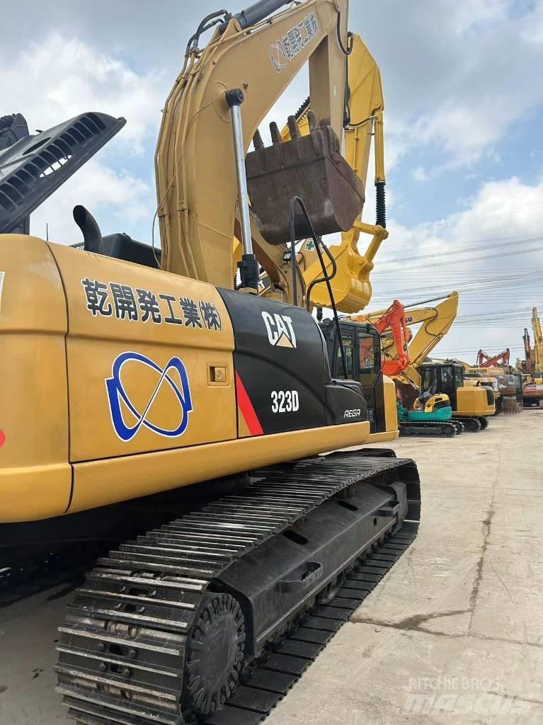 CAT CAT323D Гусеничные экскаваторы