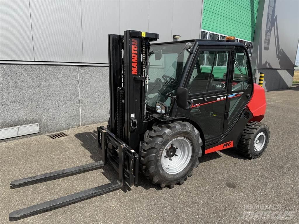 Manitou MC25-4 Внедорожные погрузчики