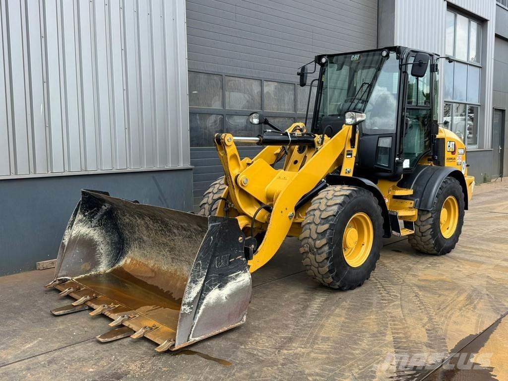 CAT 908M Фронтальные погрузчики