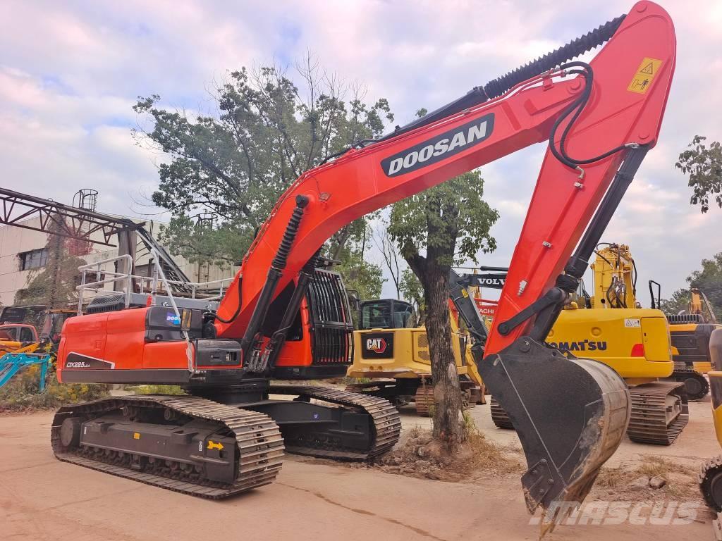 Doosan DX225LC Гусеничные экскаваторы
