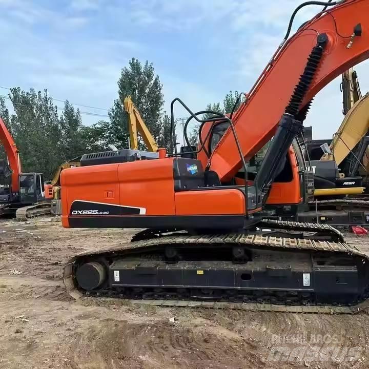 Doosan DX225LC-9C Гусеничные экскаваторы