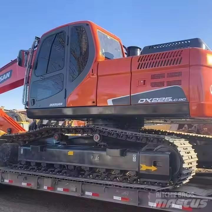 Doosan DX225LC-9C Гусеничные экскаваторы