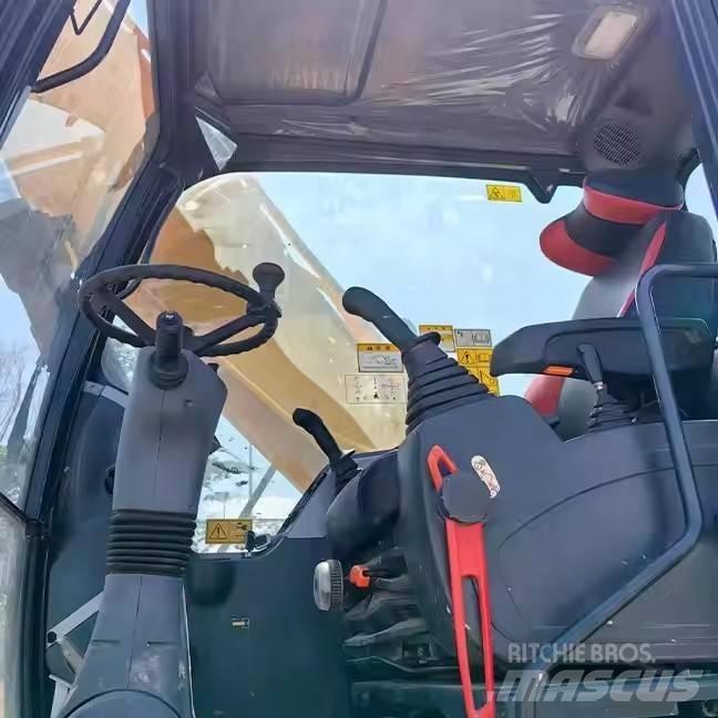 Hyundai 210WVS Колёсные экскаваторы
