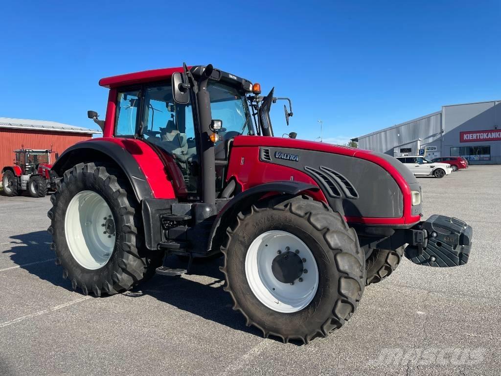 Valtra T 153 Versu Трактора