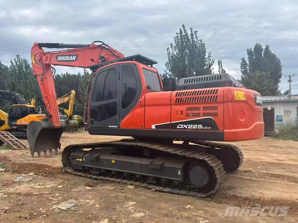 Doosan DX 225 Гусеничные экскаваторы