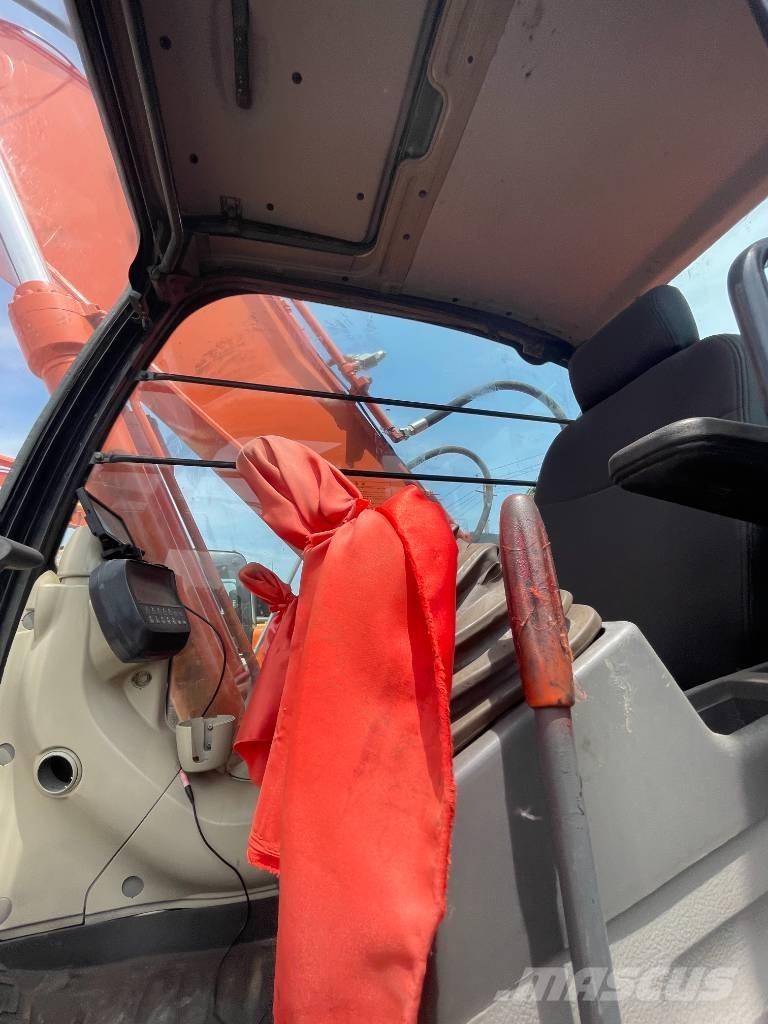 Hitachi ZX 240 Гусеничные экскаваторы