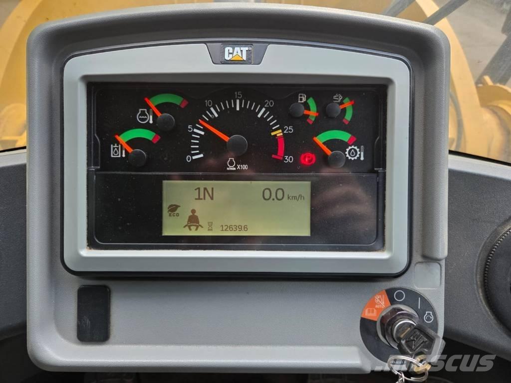CAT 960M Фронтальные погрузчики