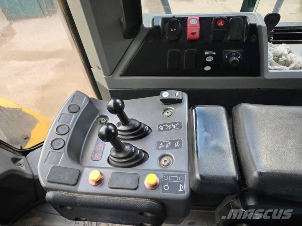 CAT 960M Фронтальные погрузчики