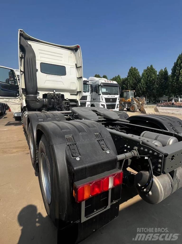 Sinotruk T7H Седельные тягачи