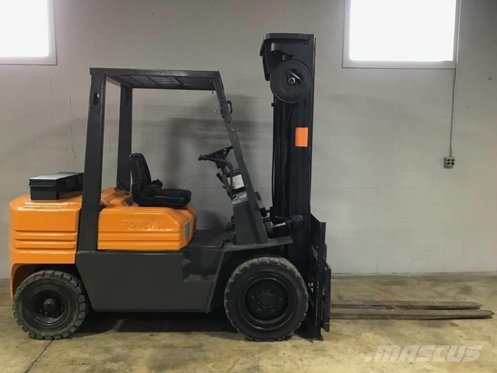 Toyota 02-5 FD 30 Другие складские механизмы