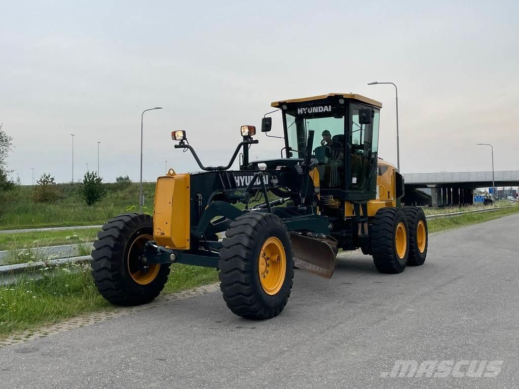 Hyundai HG130 Грейдеры