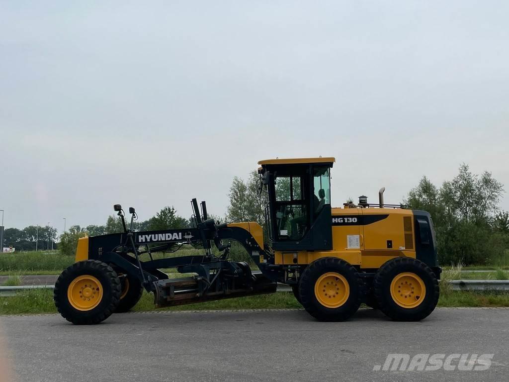 Hyundai HG130 Грейдеры