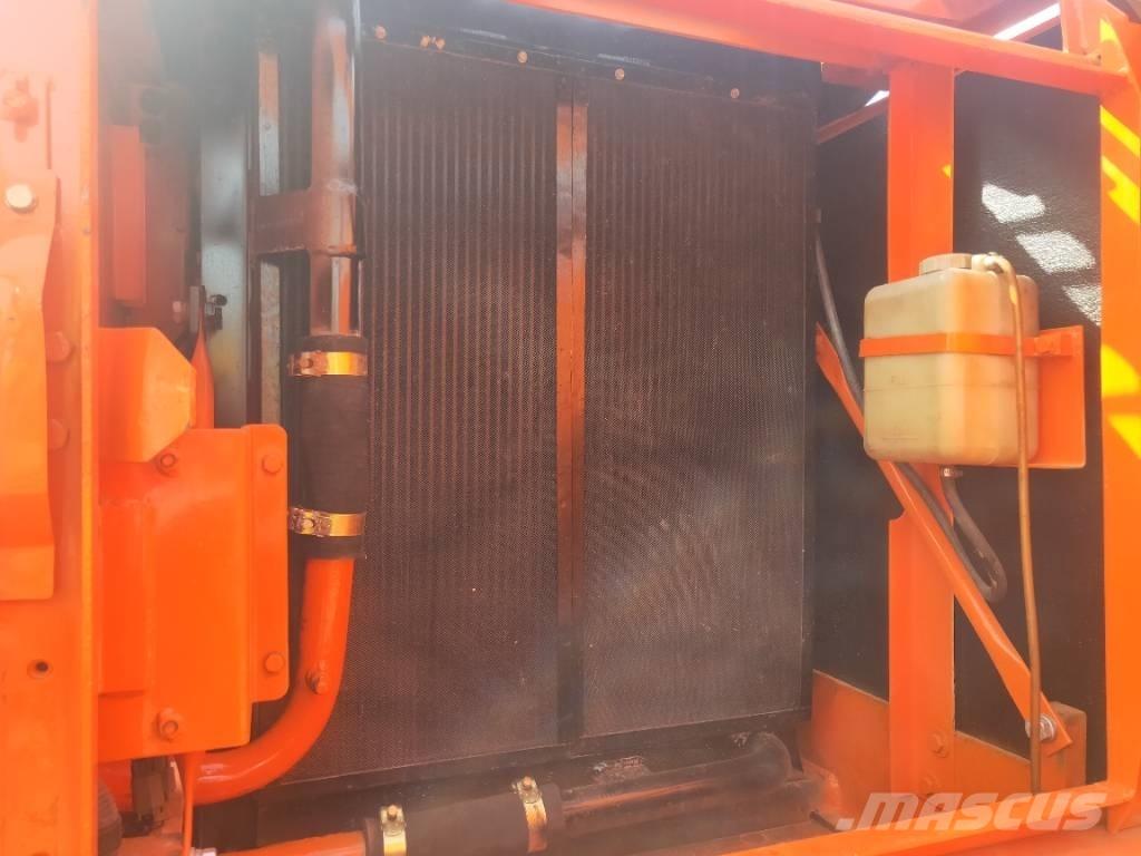 Doosan DH220LC-7 Гусеничные экскаваторы