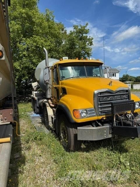 Mack CV 713 Бетононасосы
