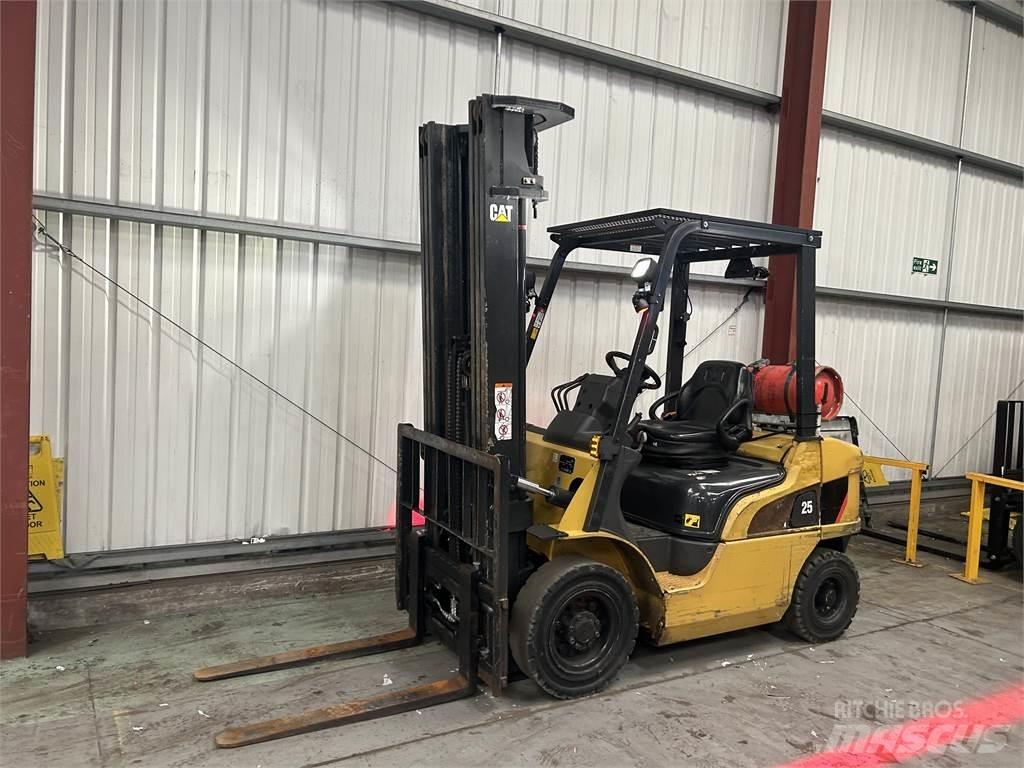 CAT GP25NT Газовые погрузчики