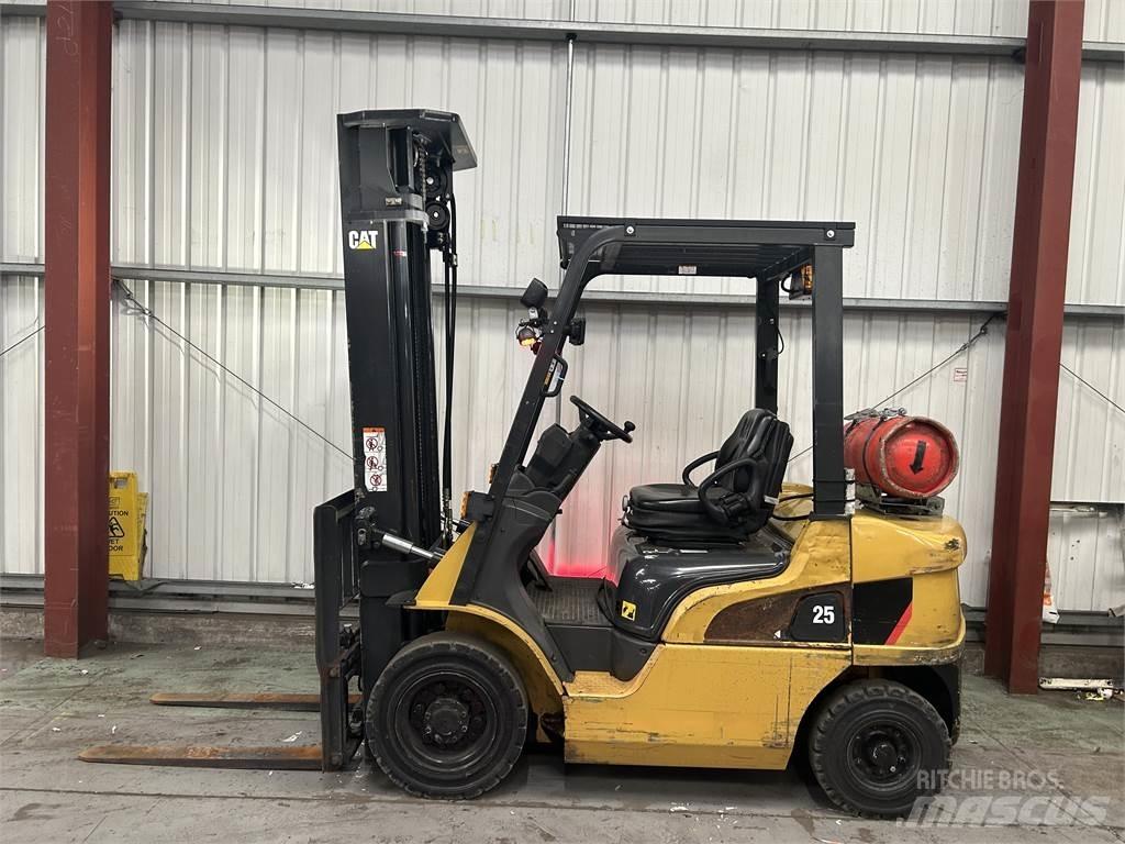 CAT GP25NT Газовые погрузчики