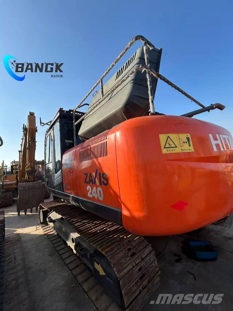 Hitachi ZX 240 Гусеничные экскаваторы