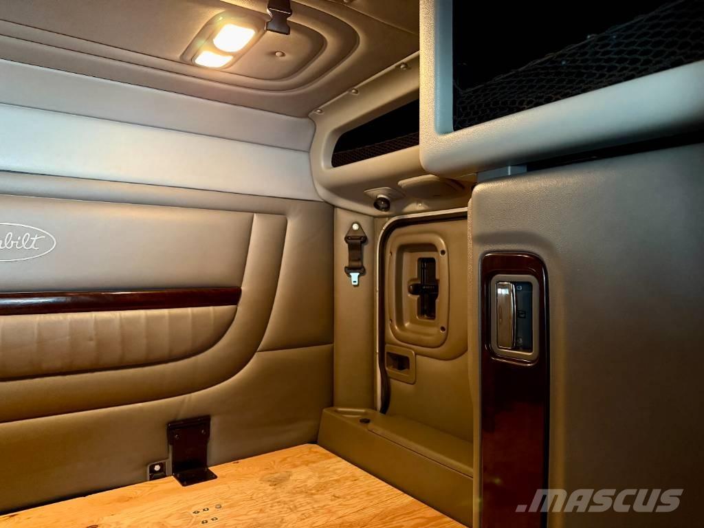 Peterbilt 389 PRIDE Седельные тягачи