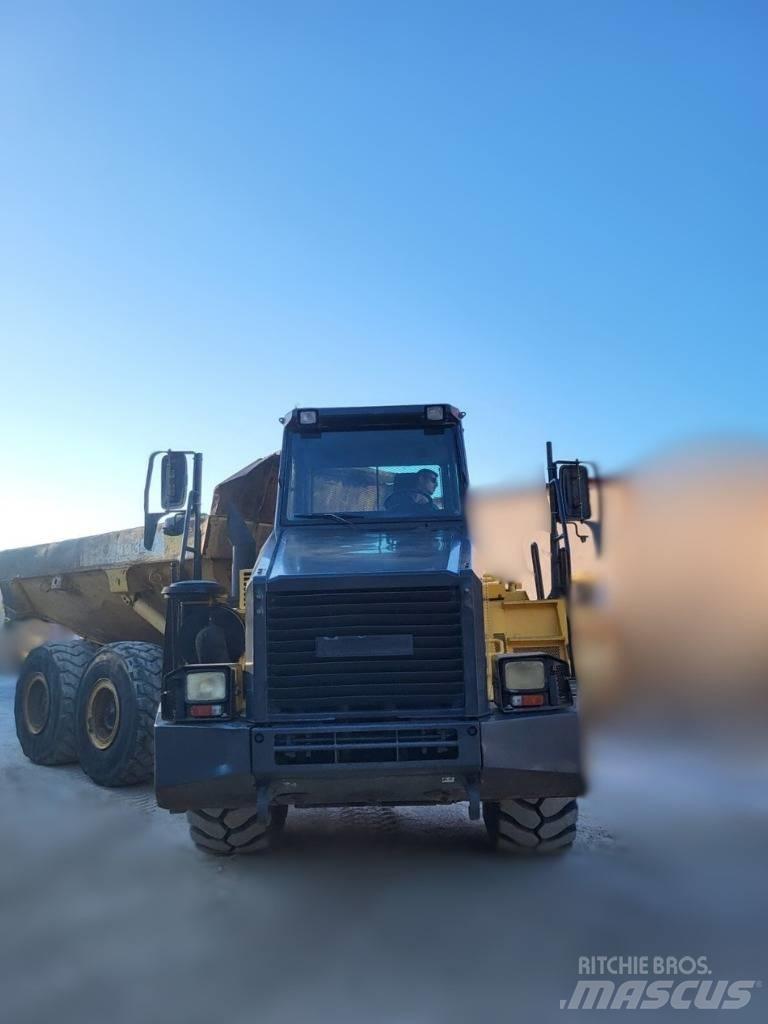 Komatsu HM 300 Шарнирно-сочленённые самосвалы