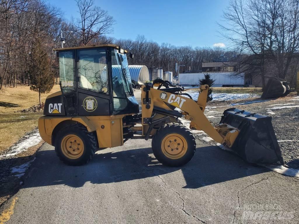 CAT 904 B Фронтальные погрузчики