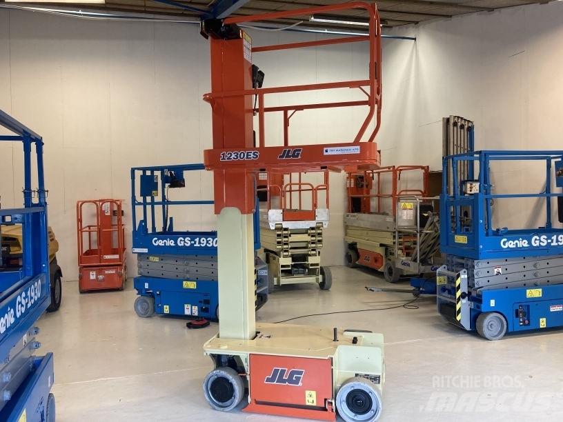 JLG 1230 ES Вертикальные мачтовые подъемники