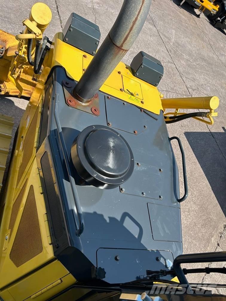 Komatsu D 65 PX-18 Гусеничные бульдозеры