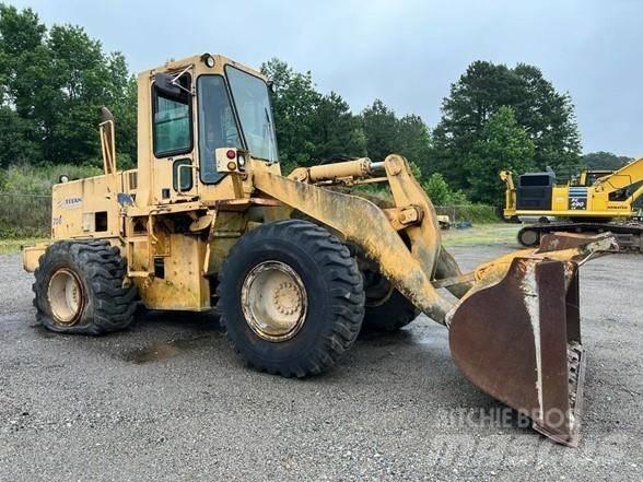 Komatsu WA 320-1 Фронтальные погрузчики