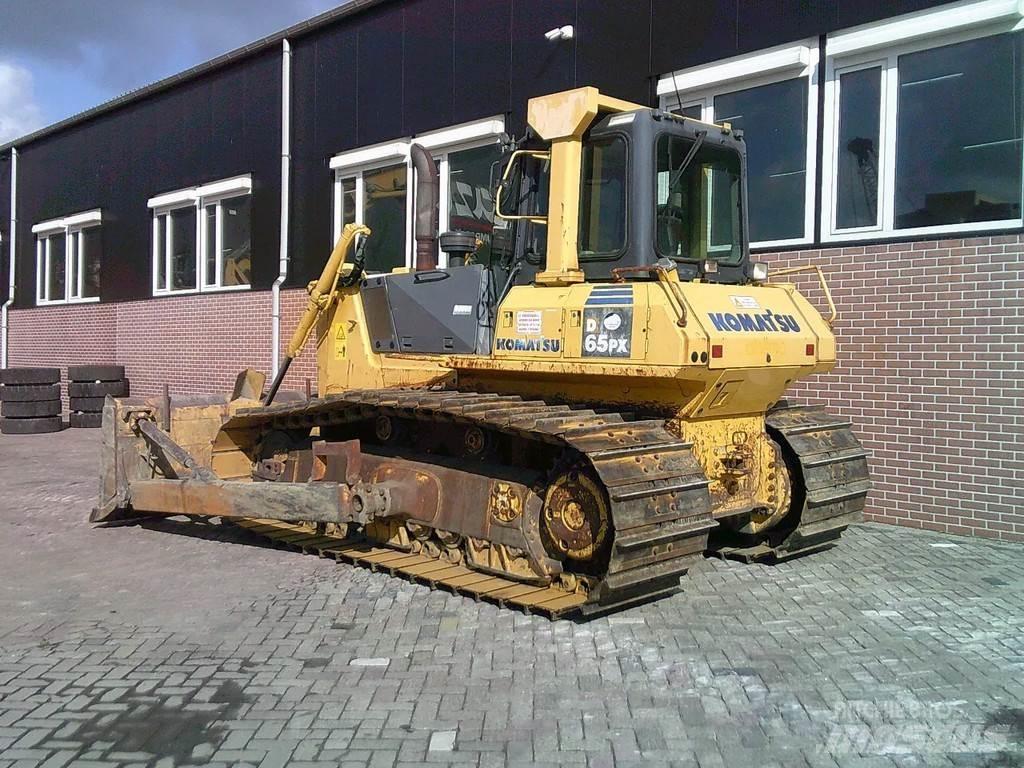 Komatsu D65PX-15 Гусеничные бульдозеры