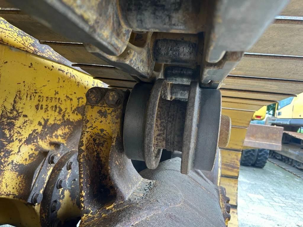 Komatsu D65PX-15 Гусеничные бульдозеры