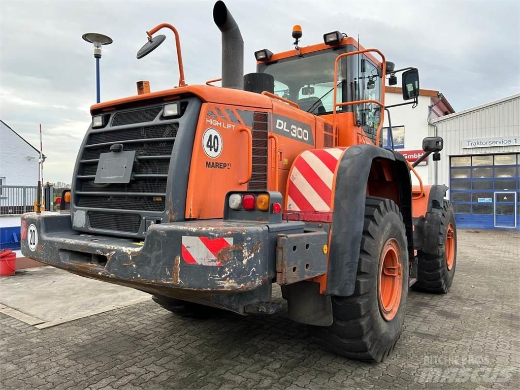 Doosan DL 300 Фронтальные погрузчики