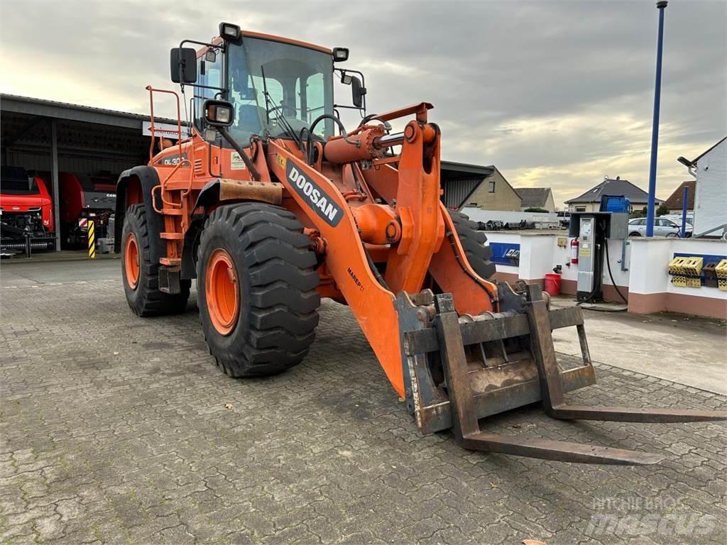 Doosan DL 300 Фронтальные погрузчики