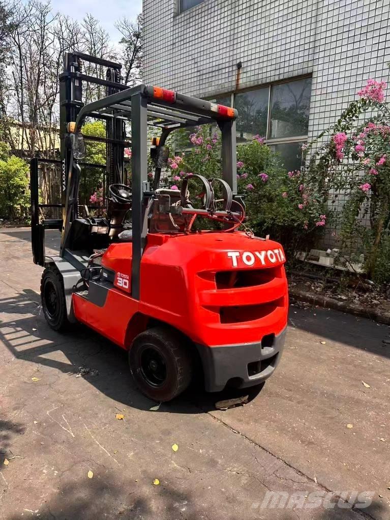 Toyota FD 30 Дизельные погрузчики