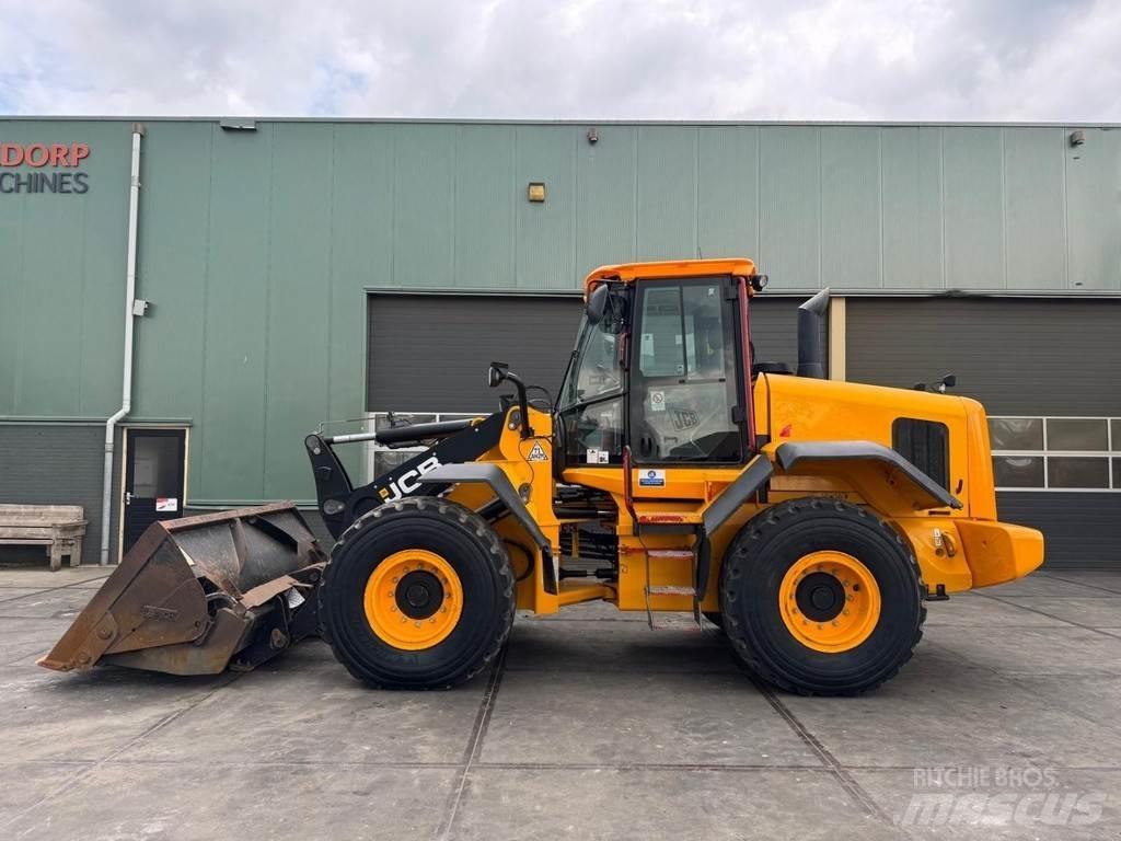 JCB 427 ZX Фронтальные погрузчики
