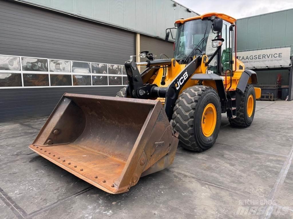 JCB 427 ZX Фронтальные погрузчики