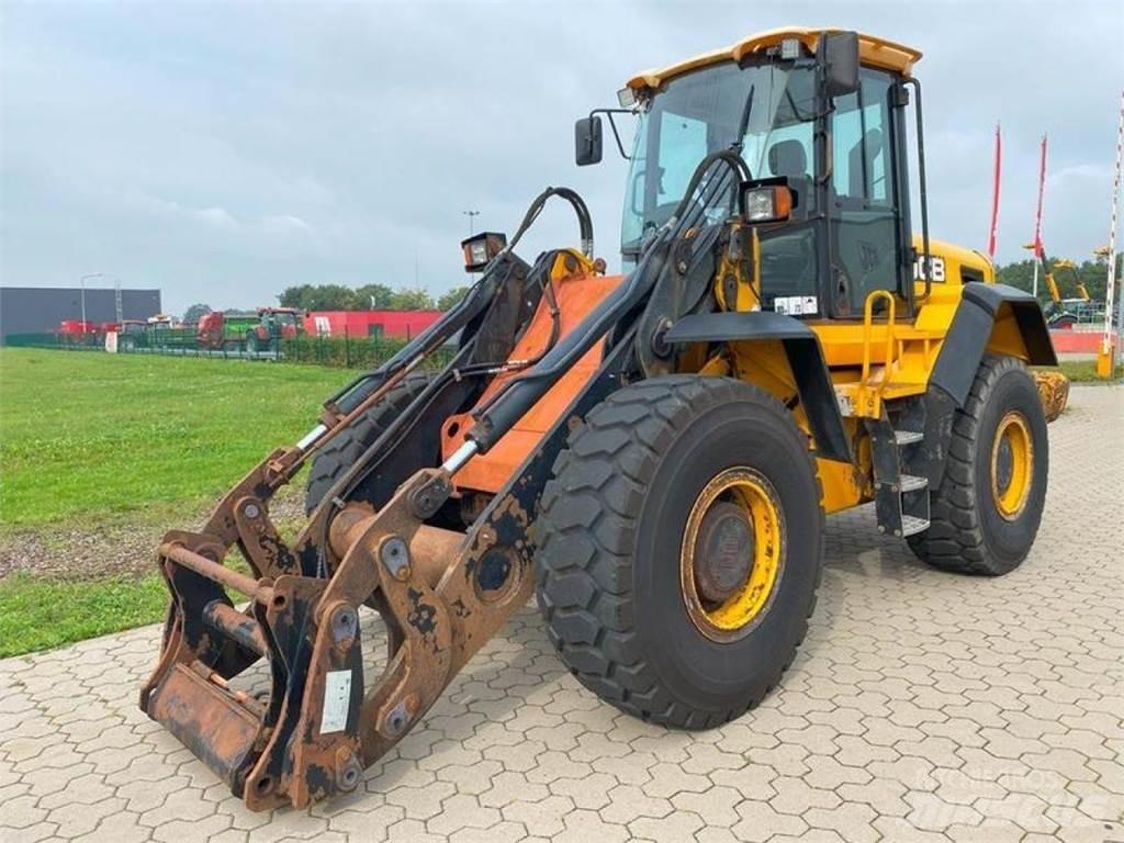 JCB 426E AGRI HT Фронтальные погрузчики