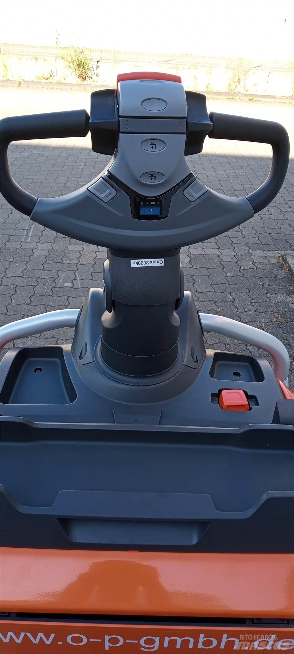 Toyota LPE200 Ручные электрические тележки