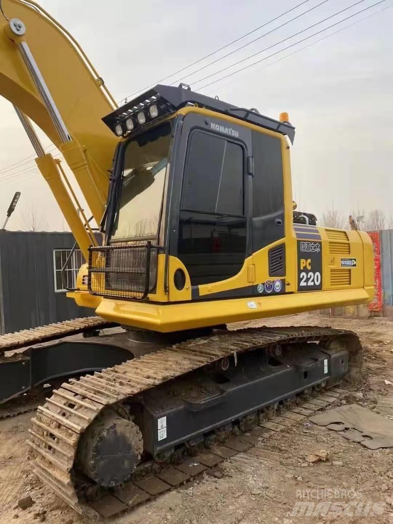 Komatsu PC220-8 Колёсные экскаваторы