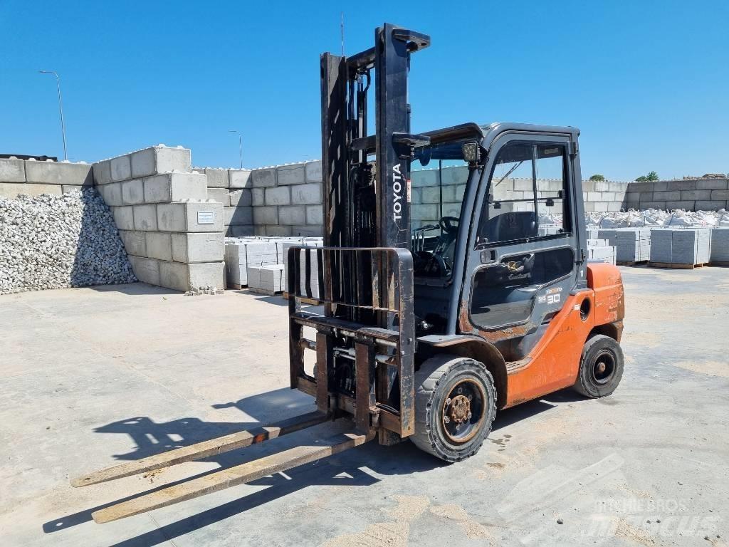 Toyota 02-8 FD F 30 Дизельные погрузчики