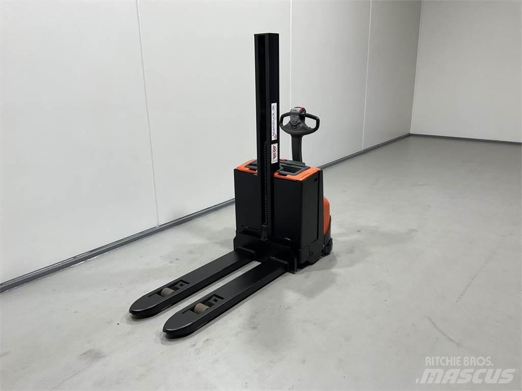BT SWE080L Самоходные электроштабелёры