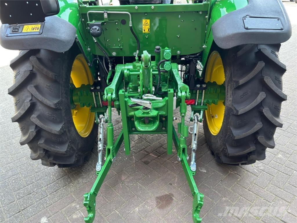 John Deere 5050E Трактора