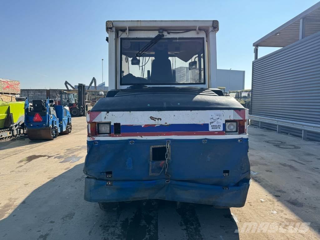 CAT PS-300B Пневматические катки