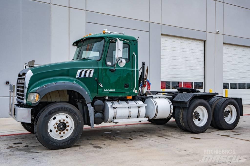 Mack Granite Седельные тягачи