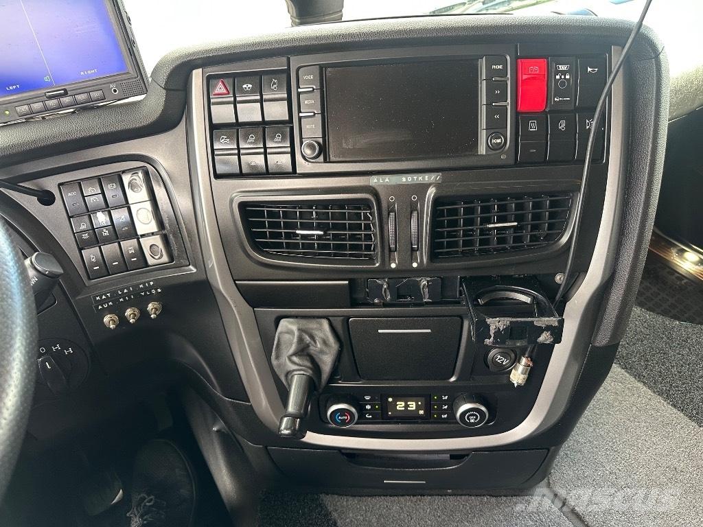 Iveco Stralis 8x4*4 Грузовики-Мультилифты