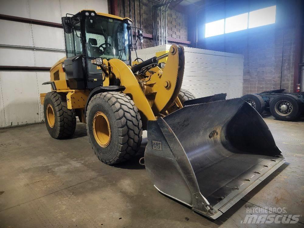 CAT 926M Фронтальные погрузчики