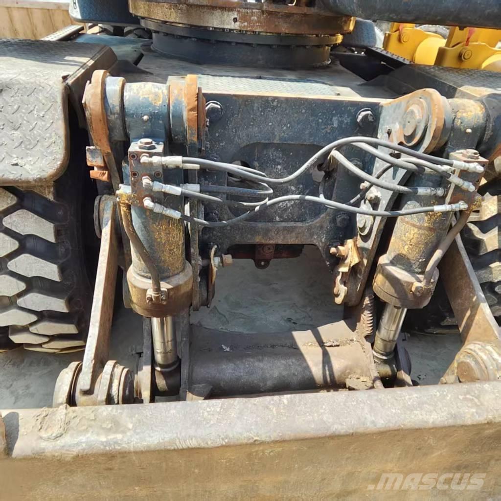 Hyundai R210W-9 Колёсные экскаваторы