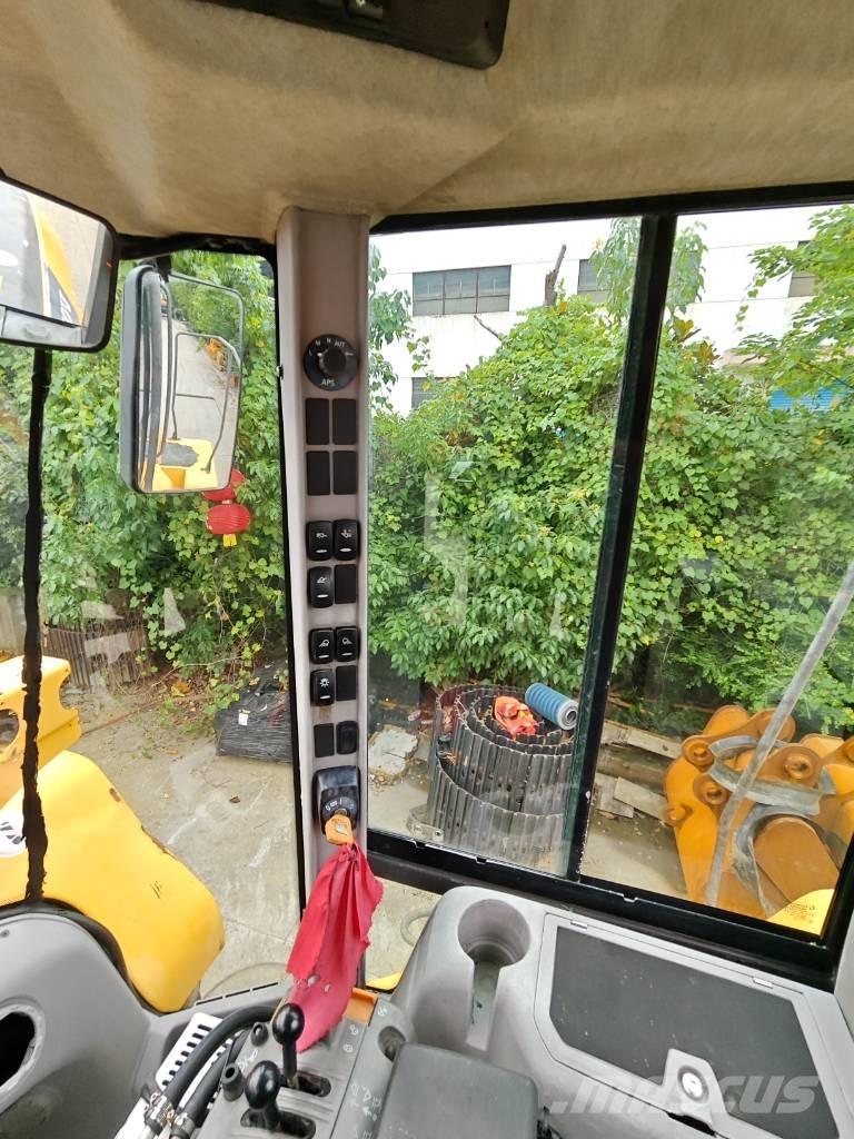 Volvo L 120 Фронтальные погрузчики