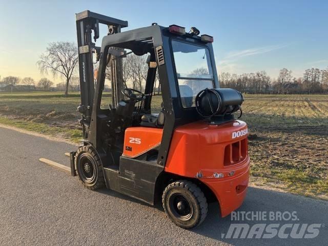 Doosan G 25 G Газовые погрузчики
