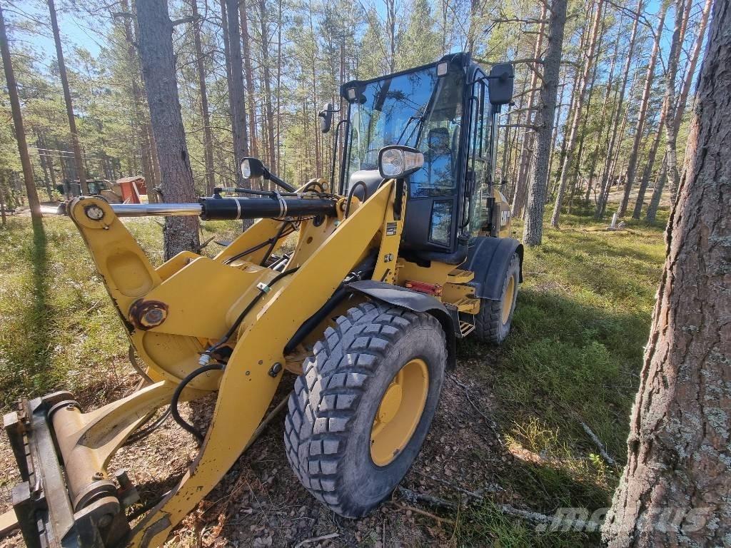 CAT 908M -2015 Фронтальные погрузчики