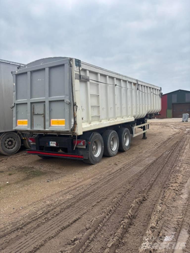 SDC Trailers LTD Тентованные полуприцепы
