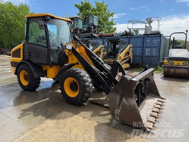 JCB 406 Фронтальные погрузчики